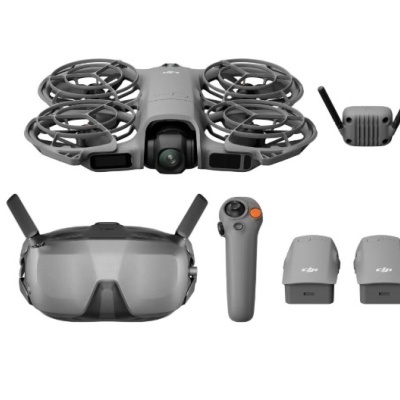 Conjunto de drone cinzento com acessórios incluindo óculos VR e comando