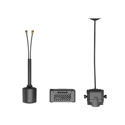 componentes eletrónicos pequenos de cor preta em fundo branco