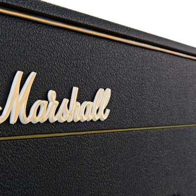 Amplificador Marshall preto com logótipo branco e moldura dourada