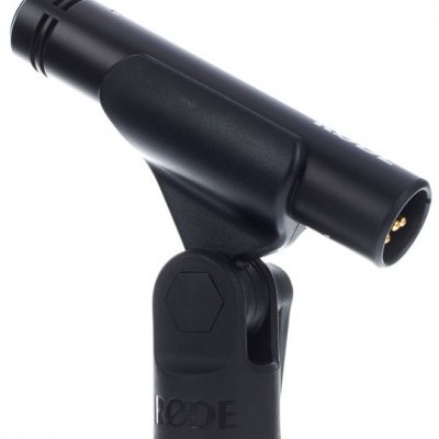 Suporte de microfone Rode preto com conexão XLR