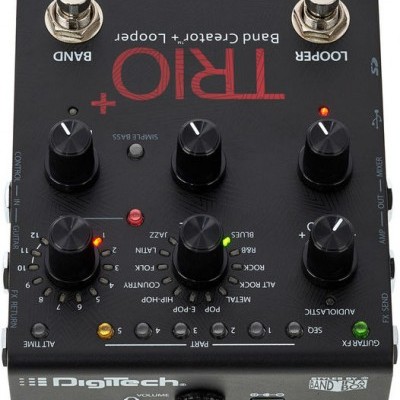 Pedal de efeitos Digitech TRIO Plus Band Creator + Looper preto com botões e pedais