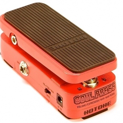 Pedal de guitarra vermelho Hotone Soul Press com superfície castanha antiderrapante