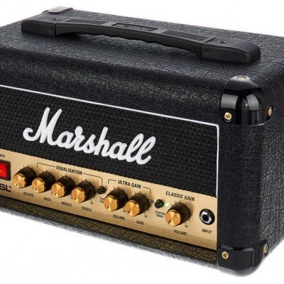 Amplificador de guitarra Marshall DSlll preto com painel dourado e alça preta