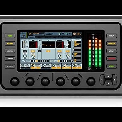 Equipamento áudio Behringer X32 RACK com display digital e botões