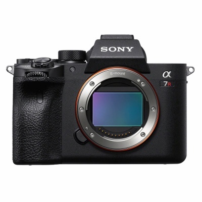 Câmera Sony Alpha 7R sem lente com sensor visível e corpo preto texturizado