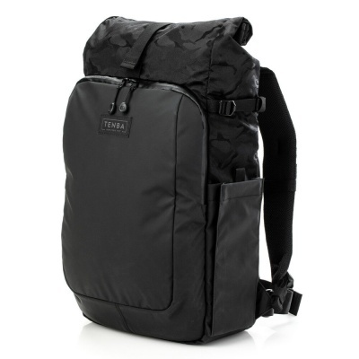 Mochila preta TENBA com tecido liso e camuflado