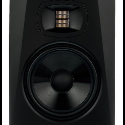 Coluna de áudio preta ADAM AUDIO com tweeter retangular e altifalante circular.