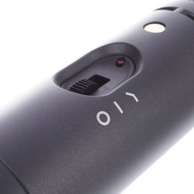 Microfone preto com interruptor deslizante