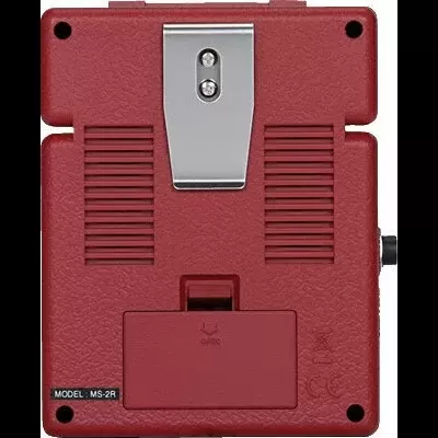 Pedal de efeitos para guitarra vermelho visto de trás com presilha e etiqueta