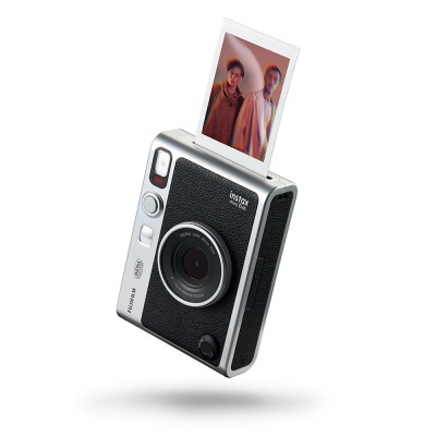 Máquina fotográfica instantânea Fujifilm Instax Square SQ6 com foto a sair do topo