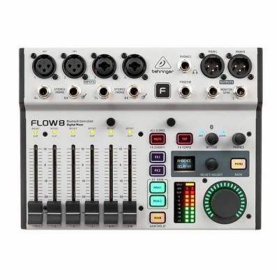 Mesa de mistura digital Behringer FLOW 8 cinza com vários controles e entradas de áudio