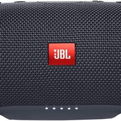 Coluna de som portátil JBL preta com logo vermelho