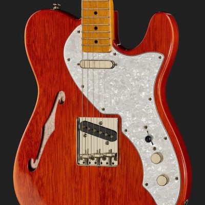Guitarra elétrica semi-hollow com corpo vermelho e escudo branco perolado