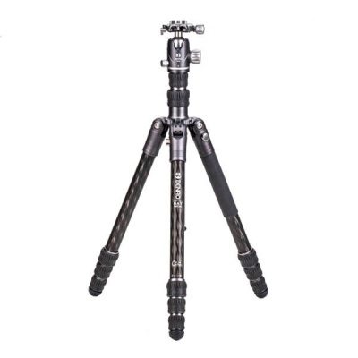 Tripé preto para câmeras com textura tipo fibra de carbono e marca VISIORE