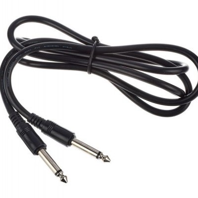 Cabo de áudio preto com conectores jack 6,35 mm em ambas as extremidades