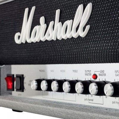 Amplificador Marshall com botões brancos e textura de malha preta