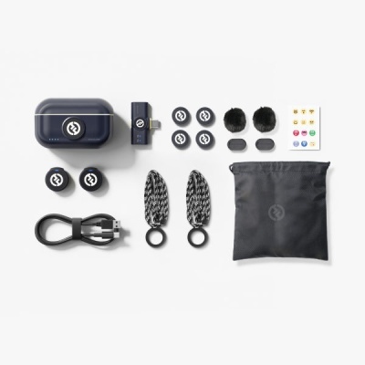 acessórios para auscultadores sem fios organizados sobre fundo branco