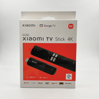 Embalagem do Xiaomi TV Stick 4K 2nd Gen com comando remoto e logos de serviços