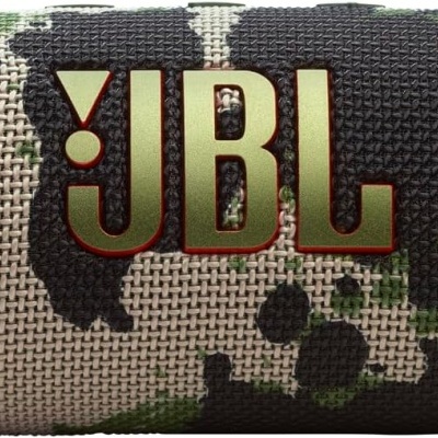 Coluna portátil JBL com padrão camuflado e logo dourada