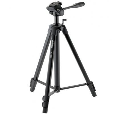 Tripé preto para câmera com pernas ajustáveis e cabeça com manípulo