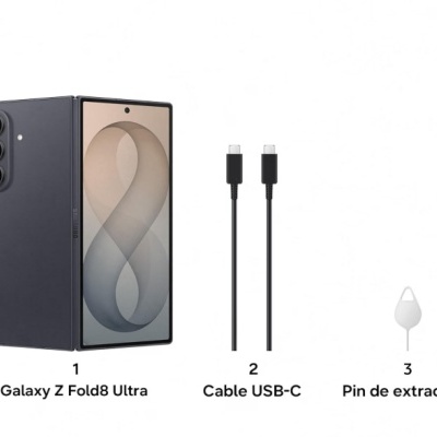 Smartphone dobrável Samsung Galaxy Z Fold8 Ultra, cabo USB-C preto e pin de extração branco sobre fundo branco.