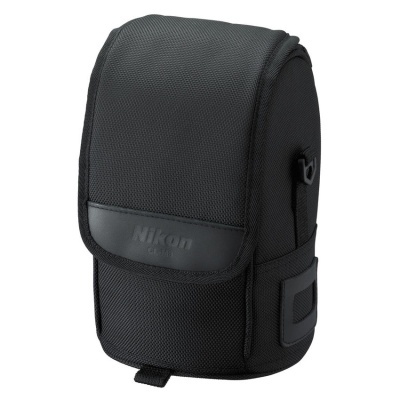 Bolsa preta Nikon em tecido resistente com fecho de aba e alça lateral