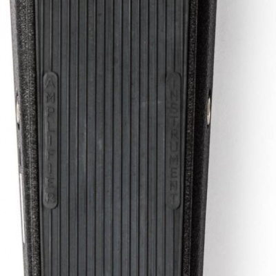 Pedal de efeito musical preto com superfície texturizada e texto AMPLIFIER INSTRUMENT