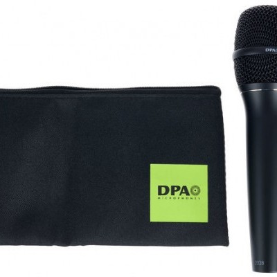 microfone de mão preto com estojo de tecido e suporte