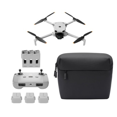 Drone branco DJI Mini 3 Pro com acessórios em fundo branco