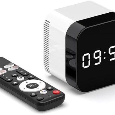 Relógio digital preto com números brancos e comando remoto preto