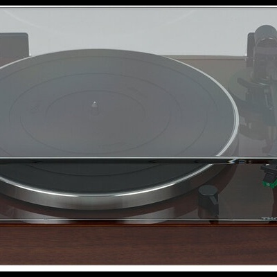 Gira-discos Thorens com base madeira e tampa translúcida fumada