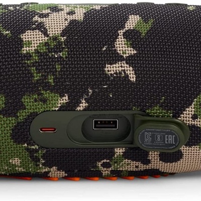 Coluna portátil com padrão camuflado e porta USB