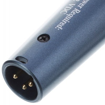 Conector XLR azul metálico com três pinos dourados