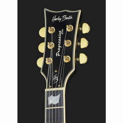 Cabeça de guitarra elétrica preta com tarraxas douradas e textos brancos