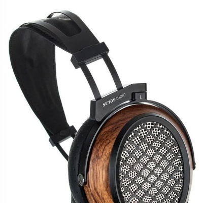 Auscultadores SENNHAUDIO over-ear preto com acabamento em madeira e grelha metálica