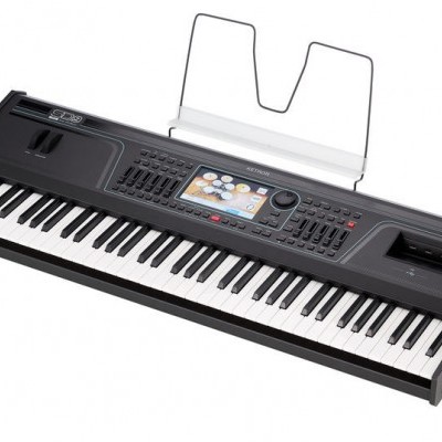 Teclado digital preto com 61 teclas e painel com ecrã a cores