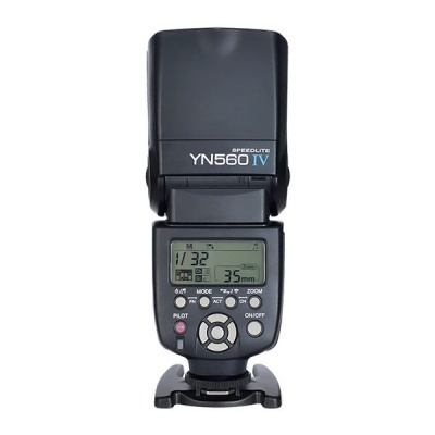 Flash de câmara Yongnuo SPEEDLITE YN560 IV preto com ecrã LCD e botões