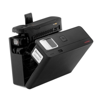 Câmara instantânea preta em caixa preta com etiqueta HOVER