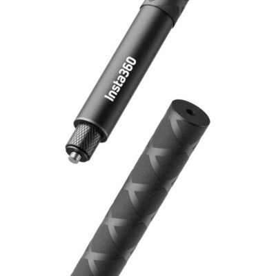 Peças cilíndricas pretas com texto Insta360 e padrão X