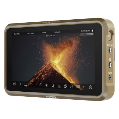 Monitor portátil de vídeo Atomos Ninja V+ com ecrã a mostrar erupção vulcânica
