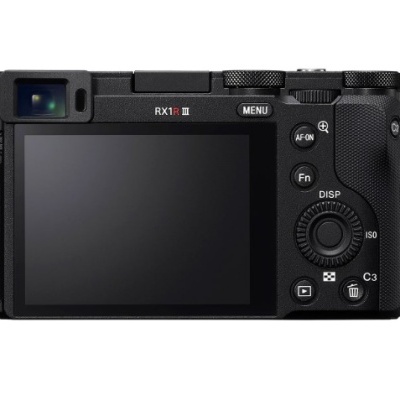 Câmara fotográfica digital preta vista de trás com ecrã e botões