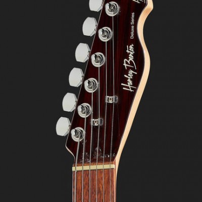 Cabeça de guitarra elétrica castanha escura com cravelhas prateadas e texto Harley Benton Deluxe Series