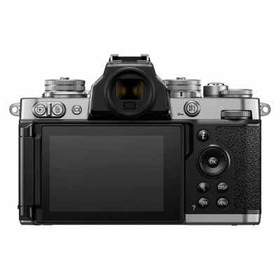 Parte traseira de câmara fotográfica digital cinza e preta com ecrã e botões