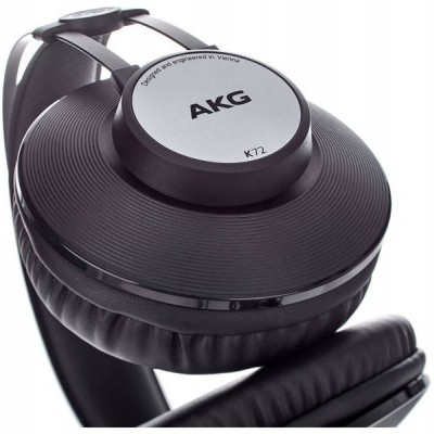 Auscultadores AKG K72 pretos com detalhes cinzento prateados e acolchoamento de couro sintético