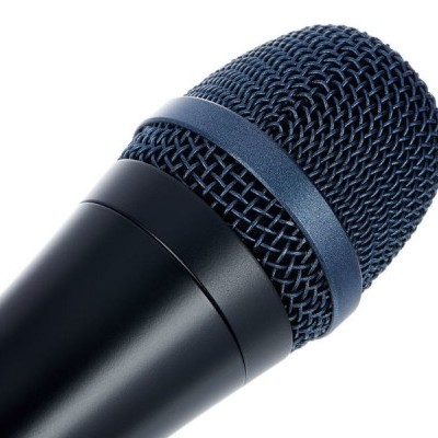 Microfone dinâmico preto com grelha metálica azul-escuro
