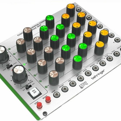 Mesa de mistura compacta Behringer com vários botões coloridos e controles