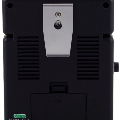 Dispositivo eletrónico preto com clipe metálico e etiqueta ROHS