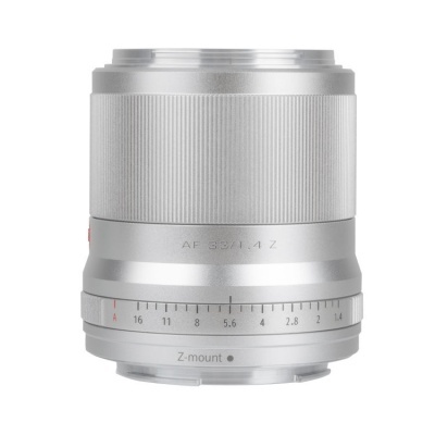 Objetiva prateada para câmara com marcações de abertura e texto identificativo