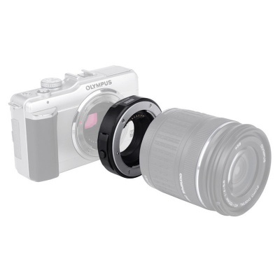 Adaptador preto para lente de câmara Olympus branca com lente cinza destacada