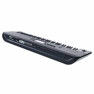 Teclado musical preto KORG NAUTILUS com teclas e botões
